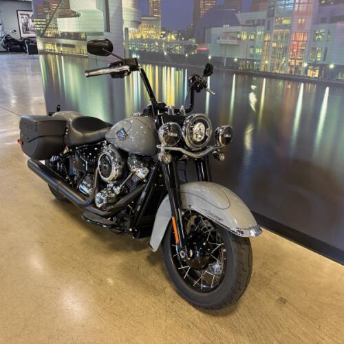 2025 Harley-Davidson® Heritage Classic FLHC thumb 1