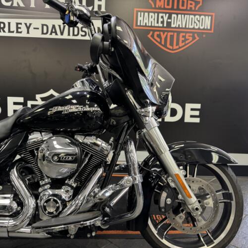 2016 Harley-Davidson® Street Glide® Black thumb 3
