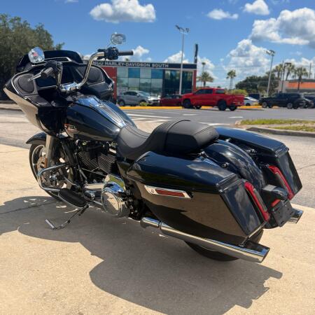FLTRX 2026 Road Glide® thumb 2