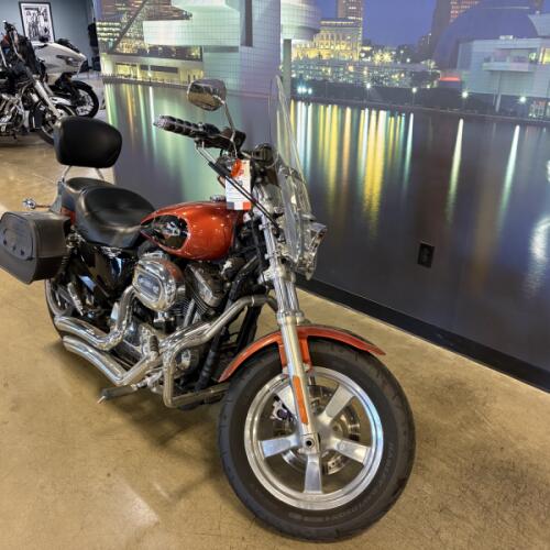 XL1200C 2011 1200 Custom thumb 1