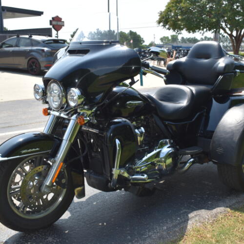 FLHTCUTG Tri Glide® Ultra thumb 1