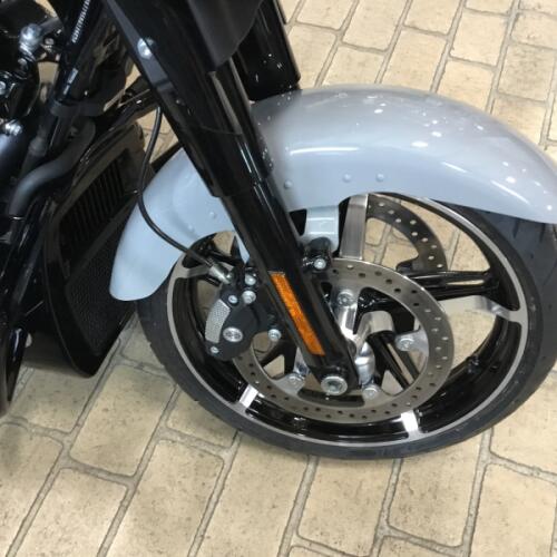 2025 Harley-Davidson® Street Glide® Billiard Gray - Black Finish thumb 2