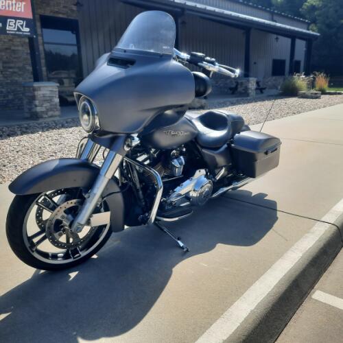 2017 Harley-Davidson® Street Glide® Special Charcoal Denim thumb 3