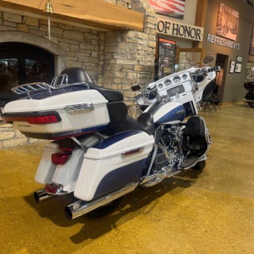 FLHTCUL 2015 Electra Glide® Ultra Classic® Low thumb 3