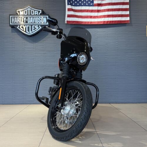 2021 Harley-Davidson® Street Bob® 114 Vivid Black thumb 2