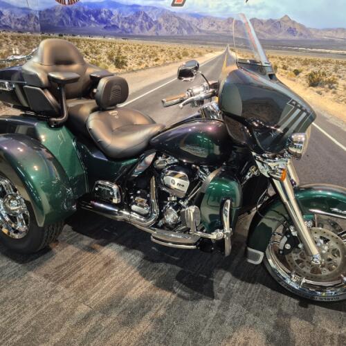 2021 Harley-Davidson® Tri Glide® Ultra Snake Venom thumb 2