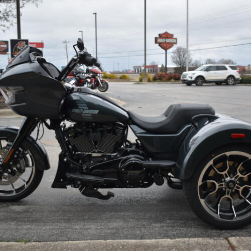 2026 Harley-Davidson® Road Glide 3 Iron Horse Metallic thumb 0