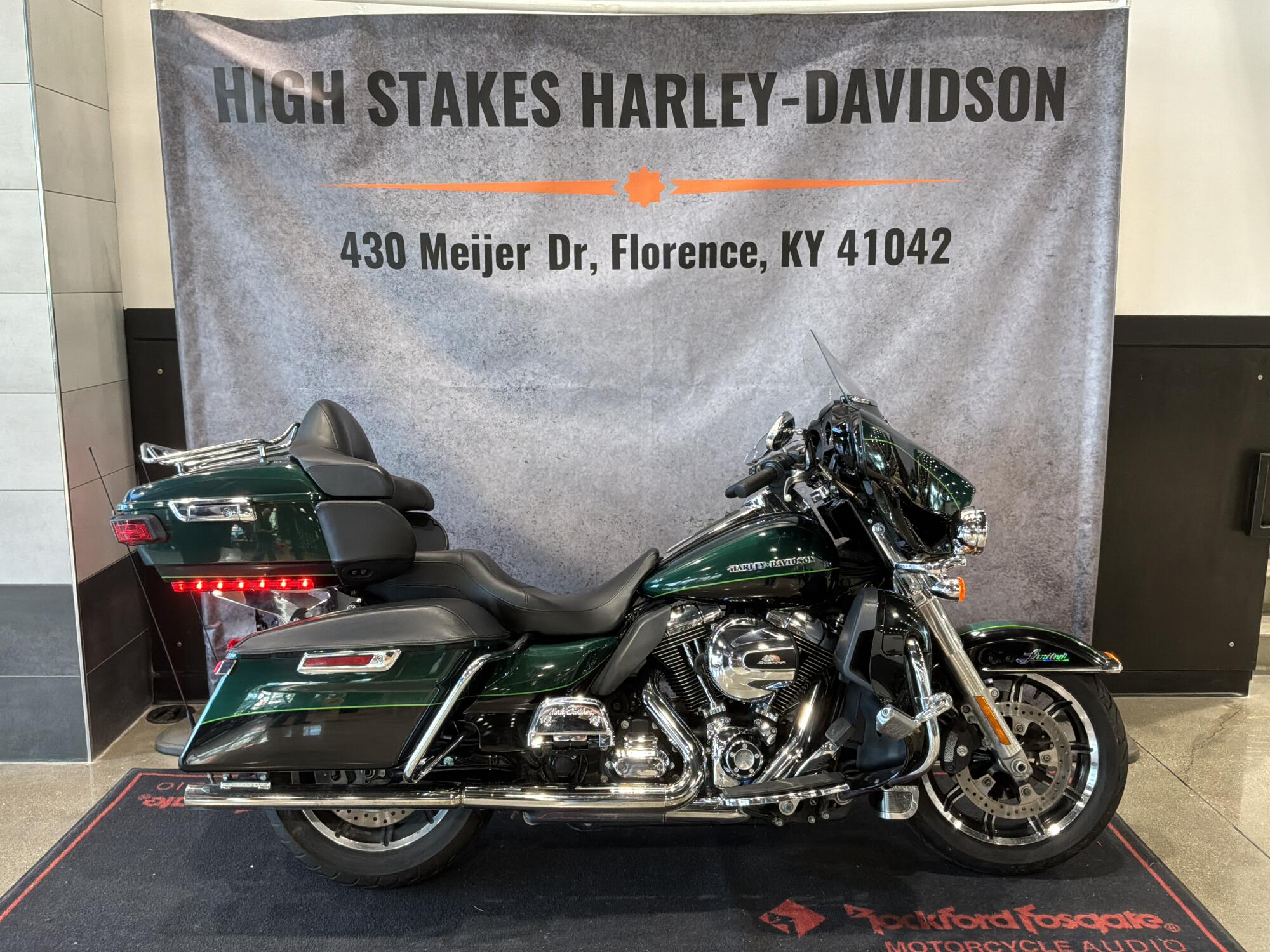 2015 Harley-Davidson® Ultra Limited Two-Tone Deep Jade Pearl/Vivid Black FLHTK