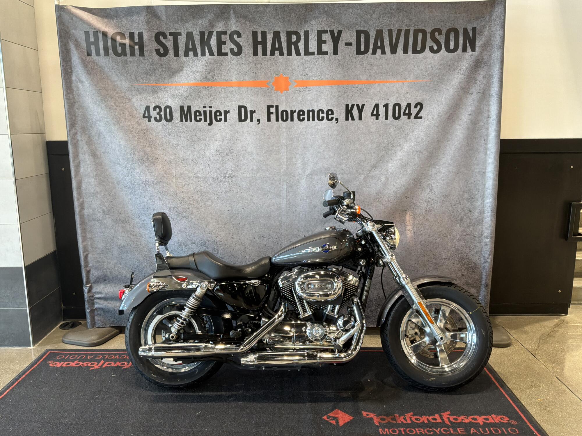 2016 Harley-Davidson® 1200 Custom Charcoal Pearl XL1200C