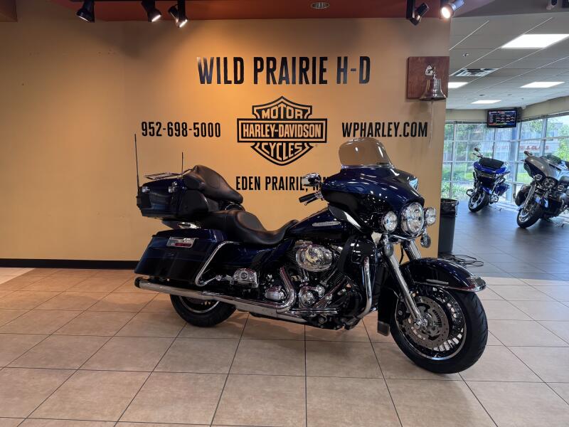 2012 Harley-Davidson® Electra Glide® Ultra Limited Big Blue Pearl/Vivid Black