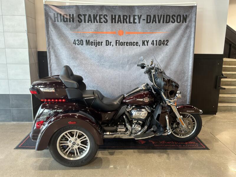 2022 Harley-Davidson® Tri Glide® Ultra Midnight Crimson/Vivid Black FLHTCUTG