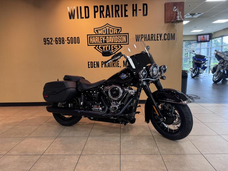 2026 Harley-Davidson® Heritage Classic Vivid Black Black Laced Wheels