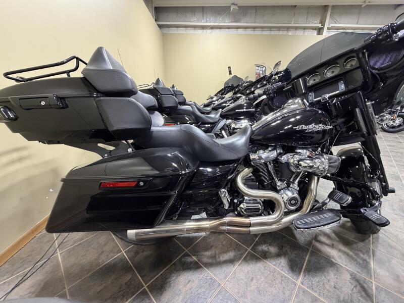 2018 Harley-Davidson® Street Glide® Vivid Black