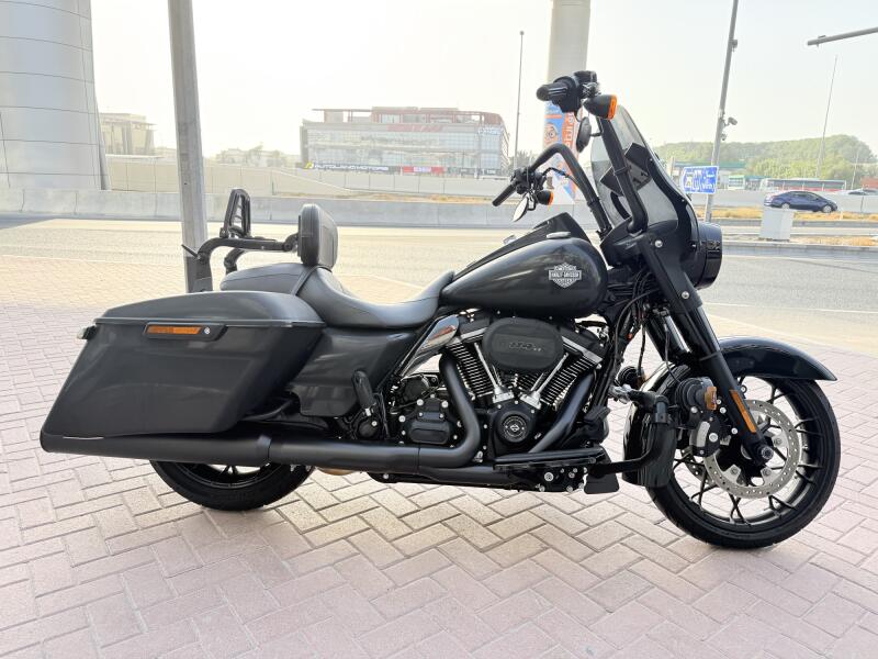 2025 Harley-Davidson® Road King™ Special Vivid Black