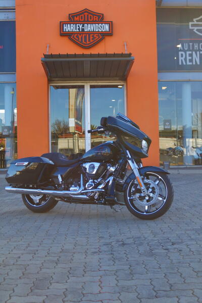 2026 Harley-Davidson® Street Glide® Midnight Ember Chrome Trim