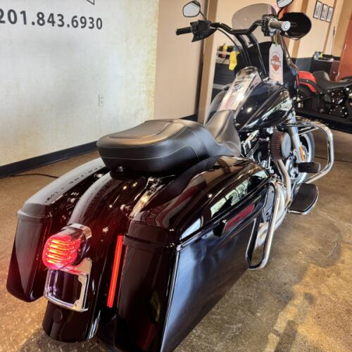  2016 Harley Davidson Road King FLHR thumb 1