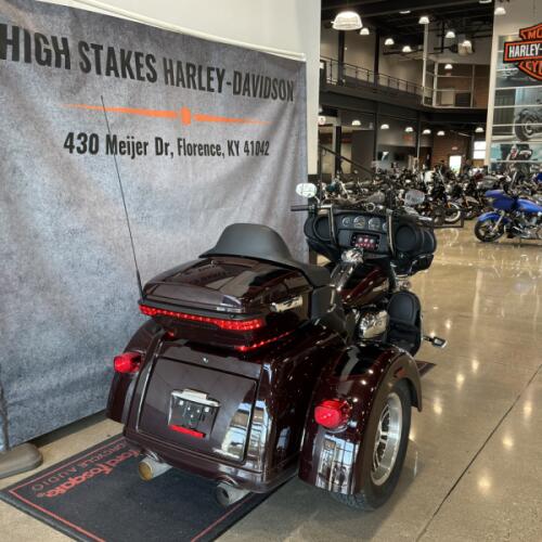 2022 Harley-Davidson® Tri Glide® Ultra Midnight Crimson/Vivid Black FLHTCUTG thumb 1