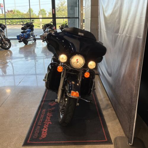 2012 Harley-Davidson® Electra Glide® Ultra Limited Big Blue Pearl/Vivid Black thumb 2