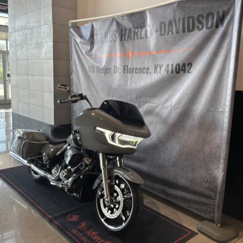 2024 Harley-Davidson® Road Glide® Billiard Gray thumb 3