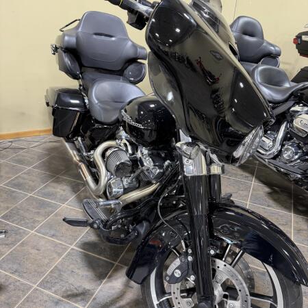 2018 Harley-Davidson® Street Glide® Vivid Black thumb 3