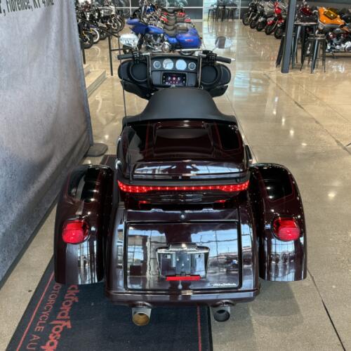 2022 Harley-Davidson® Tri Glide® Ultra Midnight Crimson/Vivid Black FLHTCUTG thumb 0