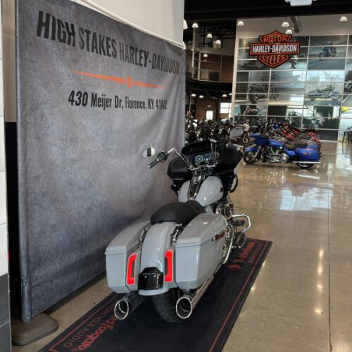 2024 Harley-Davidson® Road Glide® Billiard Gray thumb 1