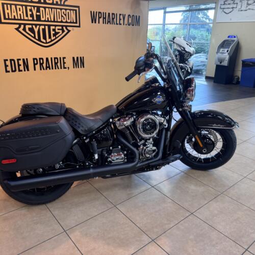 2026 Harley-Davidson® Heritage Classic Vivid Black Black Laced Wheels thumb 1