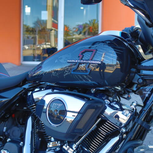 2026 Harley-Davidson® Street Glide® Midnight Ember Chrome Trim thumb 3