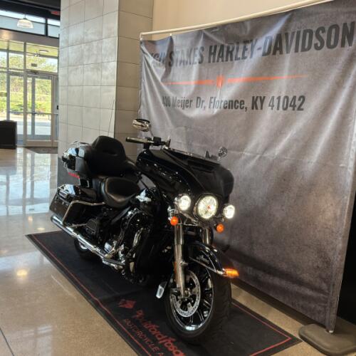 2019 Harley-Davidson® Ultra Limited Vivid Black thumb 3