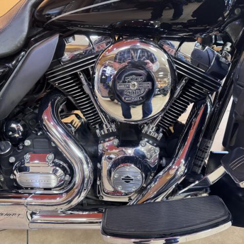 2012 Harley-Davidson® Electra Glide® Ultra Limited Black thumb 2