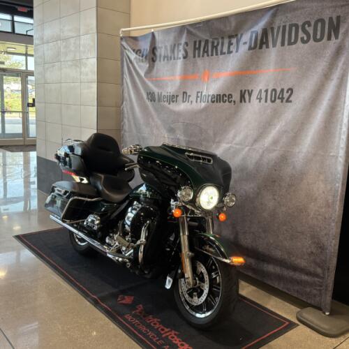 2015 Harley-Davidson® Ultra Limited Two-Tone Deep Jade Pearl/Vivid Black FLHTK thumb 3
