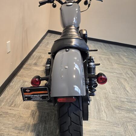 2022 Harley-Davidson® Iron 883™ Gunship Gray XL883N thumb 2