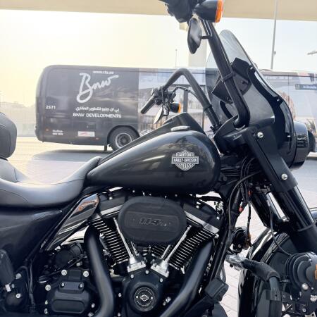 2025 Harley-Davidson® Road King™ Special Vivid Black thumb 3