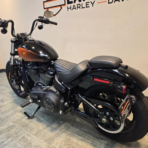2023 Harley-Davidson® Street Bob® 114 Vivid Black FXBBS thumb 0