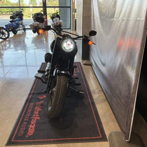 2016 Harley-Davidson® Softail Slim® S Vivid Black thumb 2