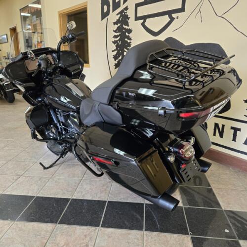 2026 Harley-Davidson® Road Glide Limited Vivid Black Black Trim thumb 2