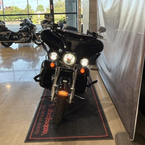 2019 Harley-Davidson® Ultra Limited Vivid Black thumb 2