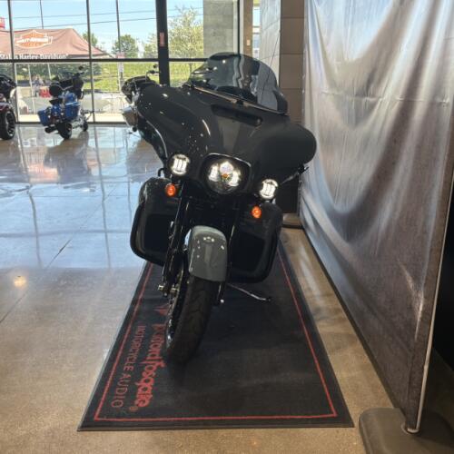 2024 Harley-Davidson® Ultra Limited Sharkskin Blue FLHTK thumb 2