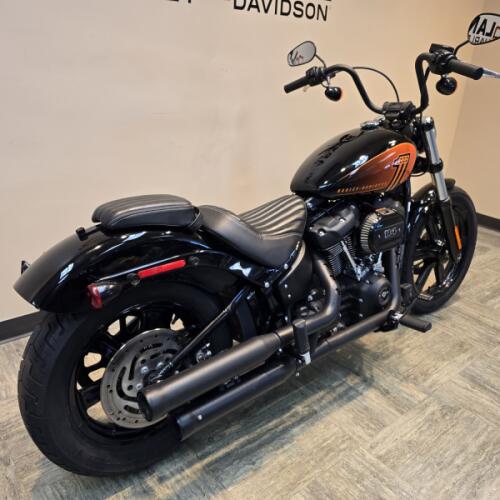 2023 Harley-Davidson® Street Bob® 114 Vivid Black FXBBS thumb 3