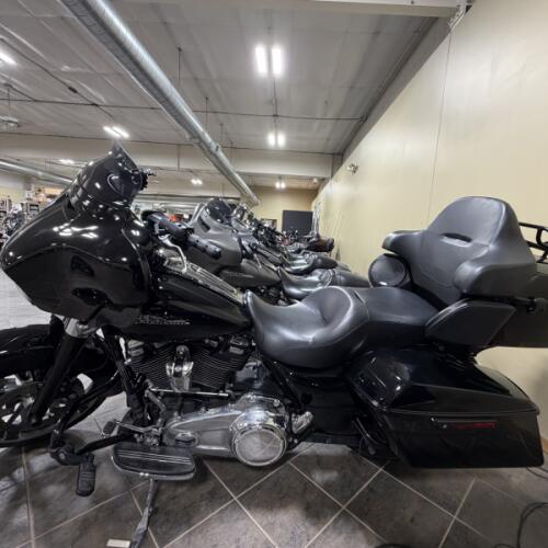 2018 Harley-Davidson® Street Glide® Vivid Black thumb 0
