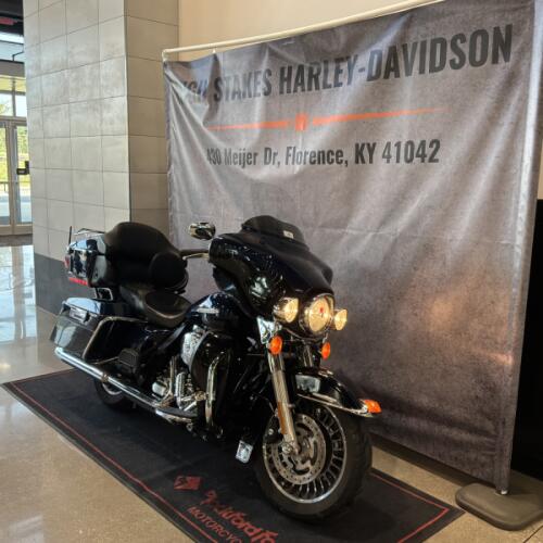 2012 Harley-Davidson® Electra Glide® Ultra Limited Big Blue Pearl/Vivid Black thumb 3