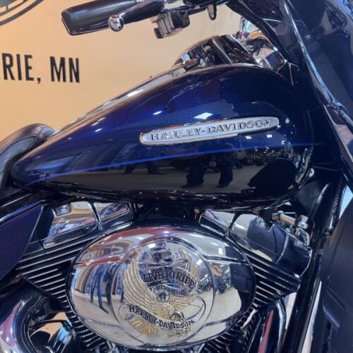 2012 Harley-Davidson® Electra Glide® Ultra Limited Big Blue Pearl/Vivid Black thumb 3