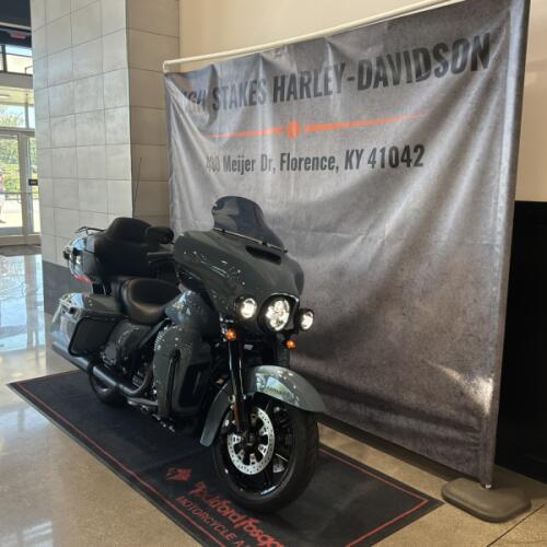 2024 Harley-Davidson® Ultra Limited Sharkskin Blue FLHTK thumb 3