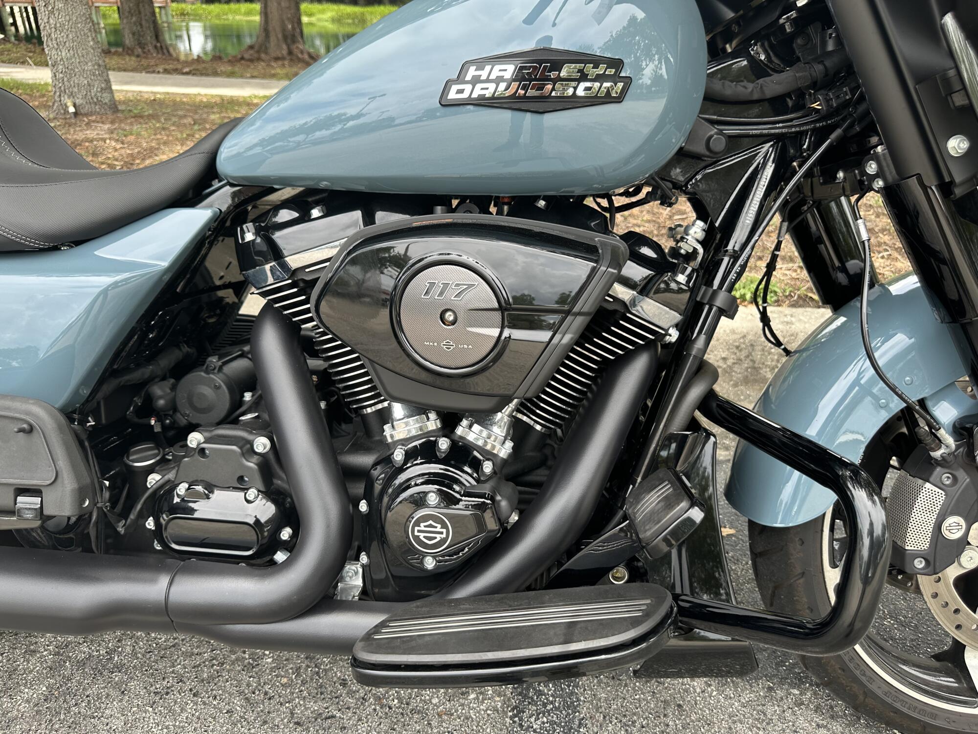 2024 Harley-Davidson® Street Glide® Sharkskin Blue - Black Finish, photo 15