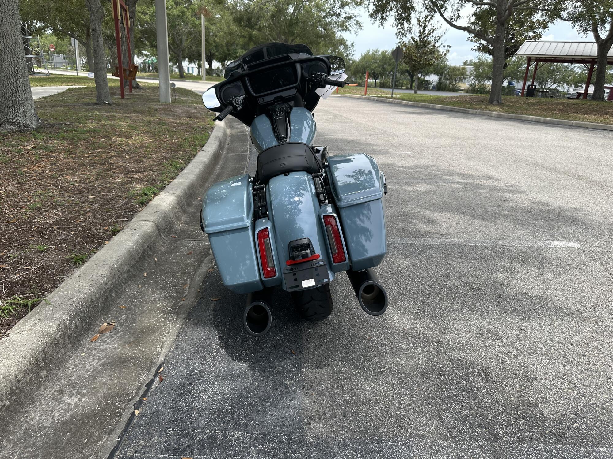 2024 Harley-Davidson® Street Glide® Sharkskin Blue - Black Finish, photo 7