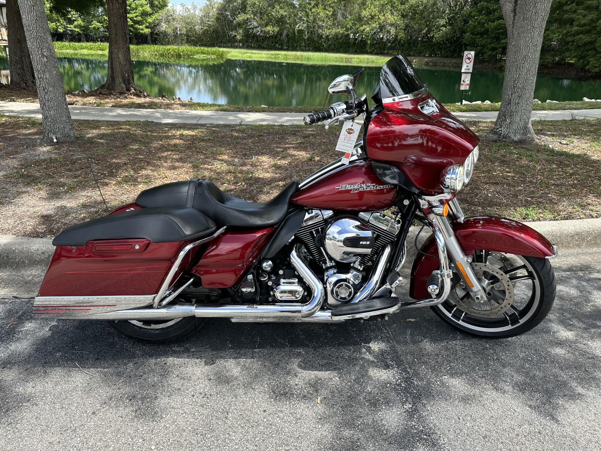 2016 Harley-Davidson® Street Glide® Special Velocity Red Sunglo