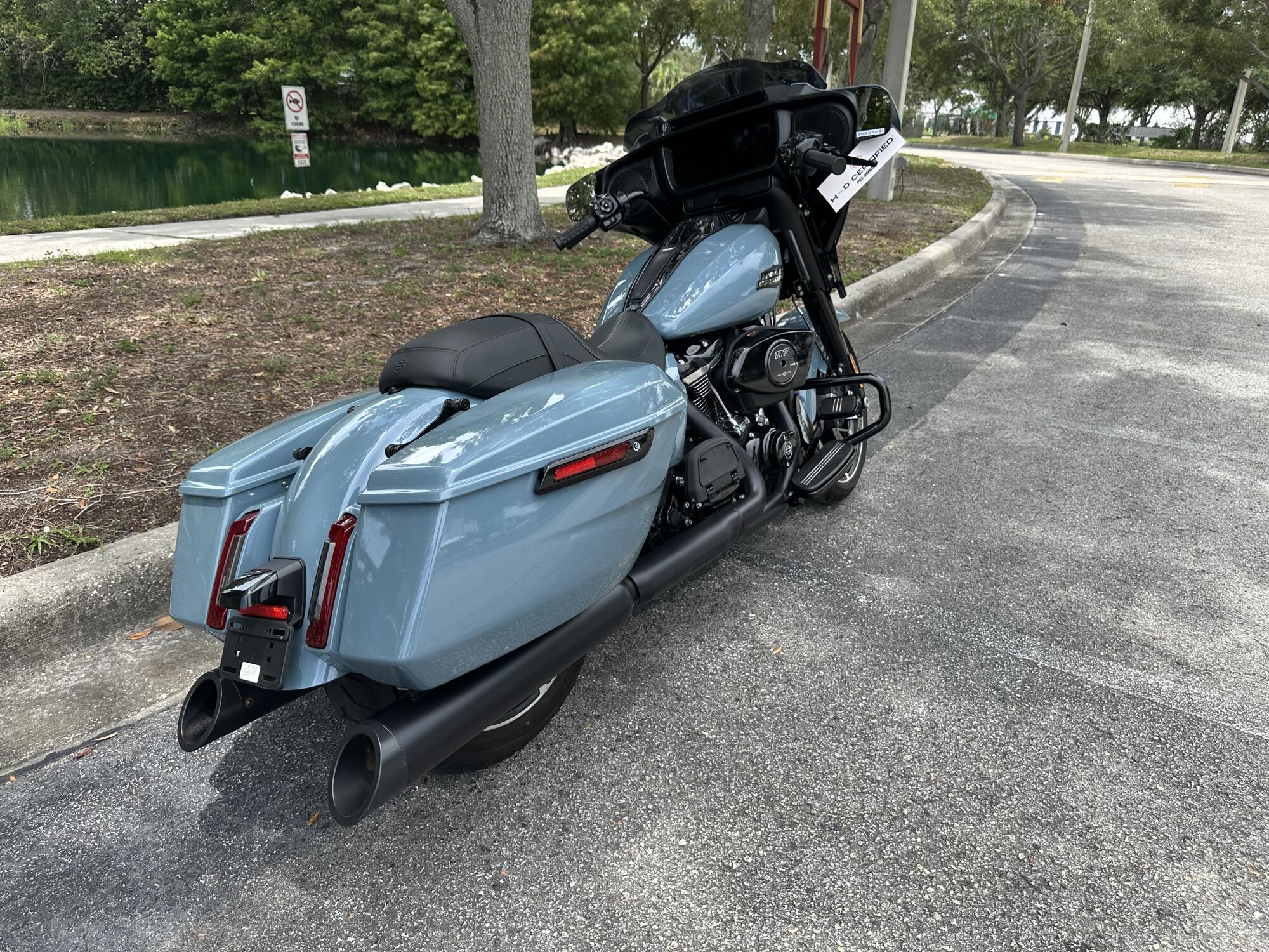 2024 Harley-Davidson® Street Glide® Sharkskin Blue - Black Finish, photo 8