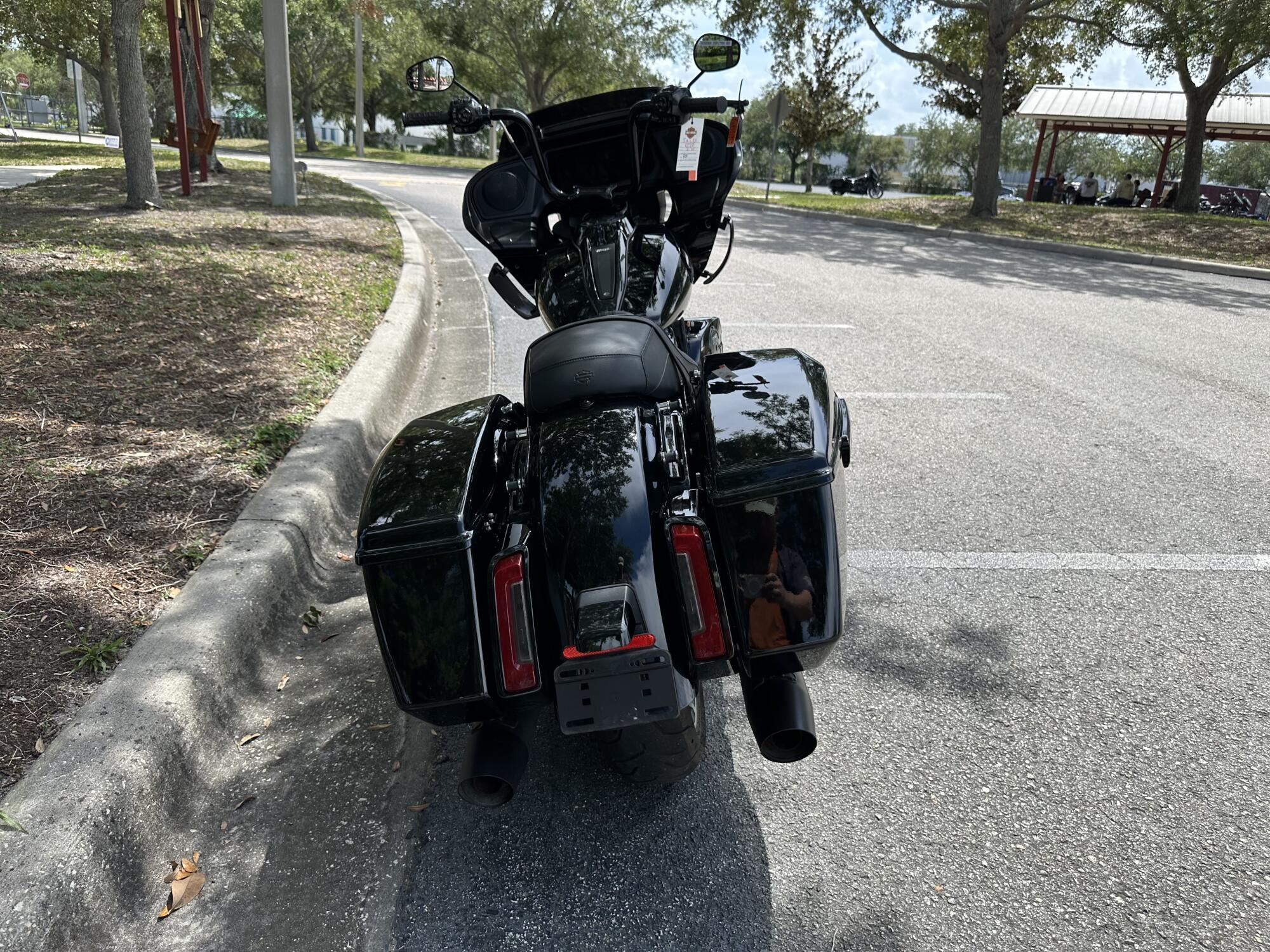 2024 Harley-Davidson® Road Glide® Vivid Black, photo 7