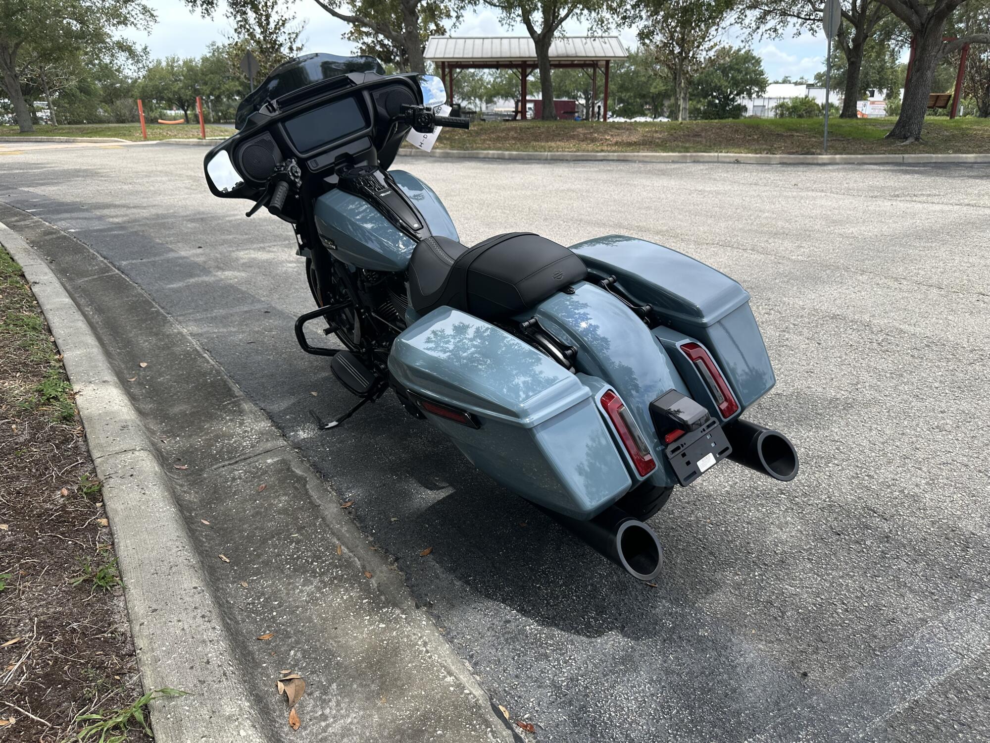 2024 Harley-Davidson® Street Glide® Sharkskin Blue - Black Finish, photo 6