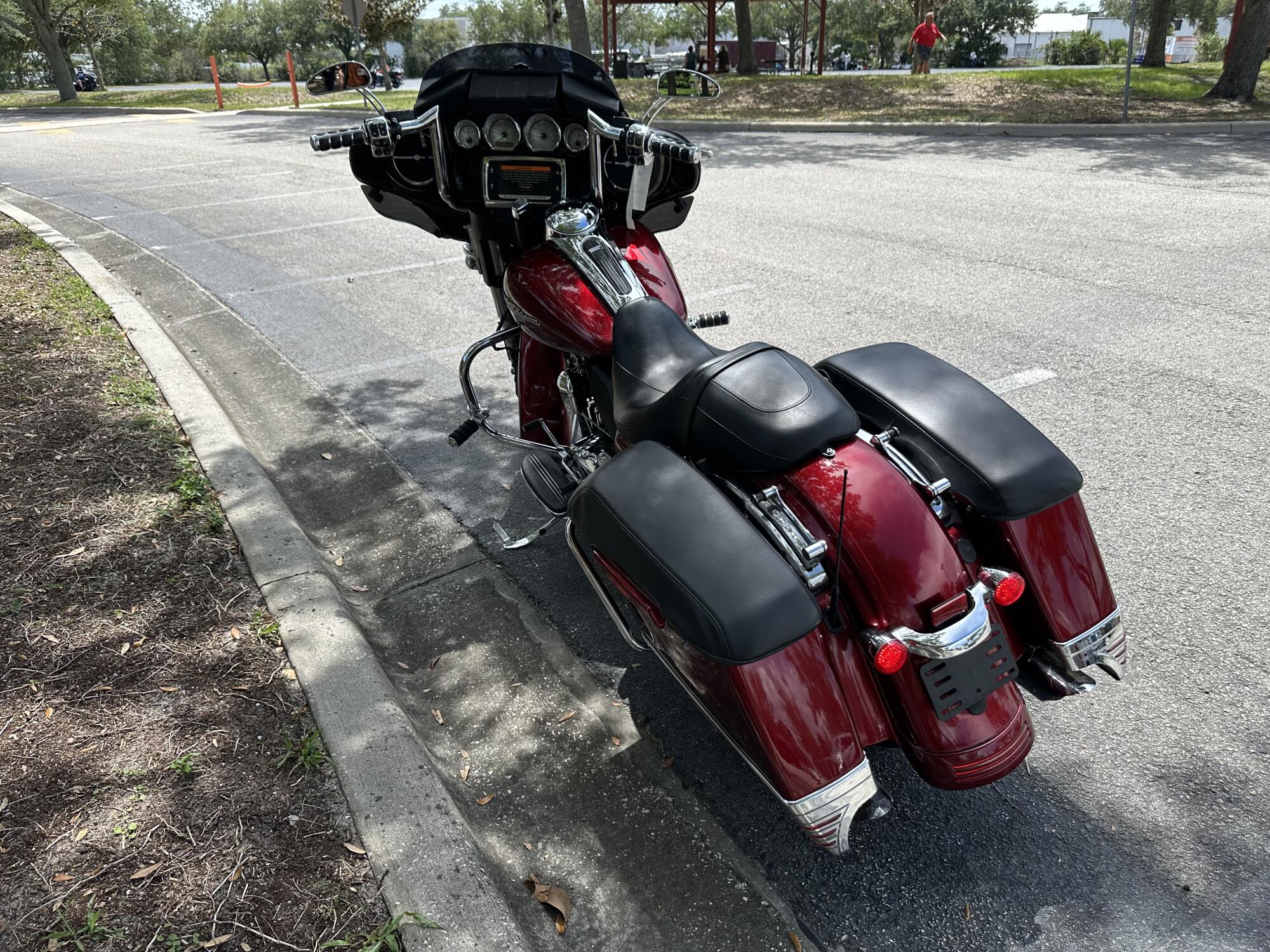 2016 Harley-Davidson® Street Glide® Special Velocity Red Sunglo, photo 6